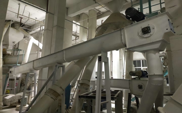 大型饲料机器价格多少?其在使用时又有哪些小妙招可用?